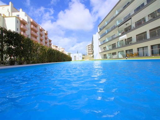 Новая 3-комнатная квартира в Портимане в кондоминиуме с бассейном