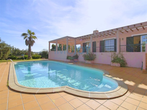 Excellent villa with land and swimming pool in the municipality of Lagoa