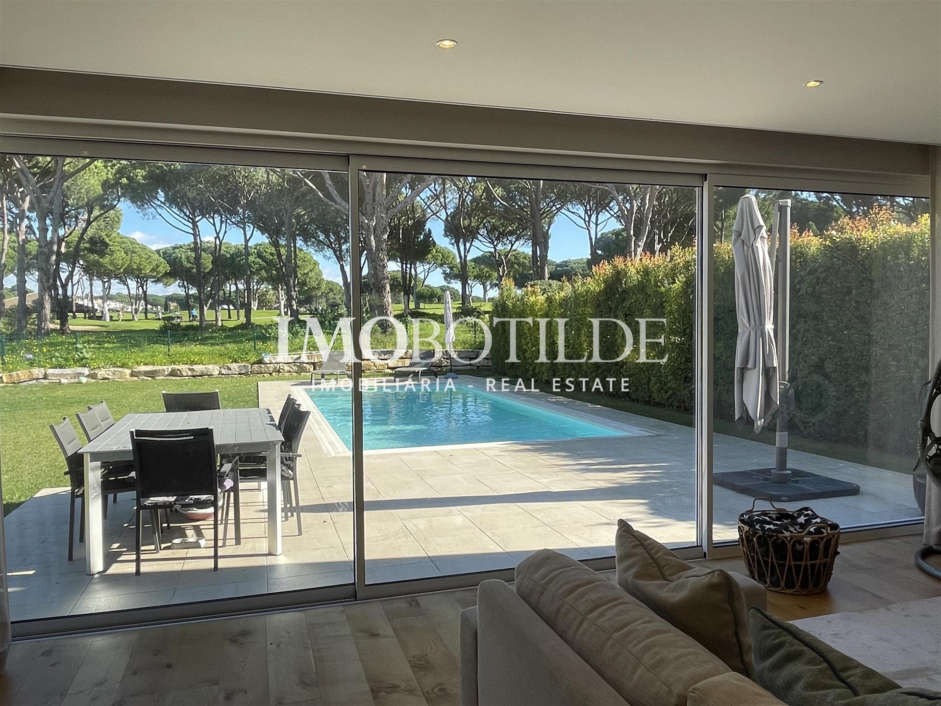 Vilamoura : Nice property along the golf course