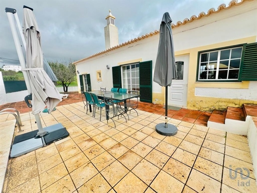 Home / Villa with 5 Rooms in Faro with 131,00 m²