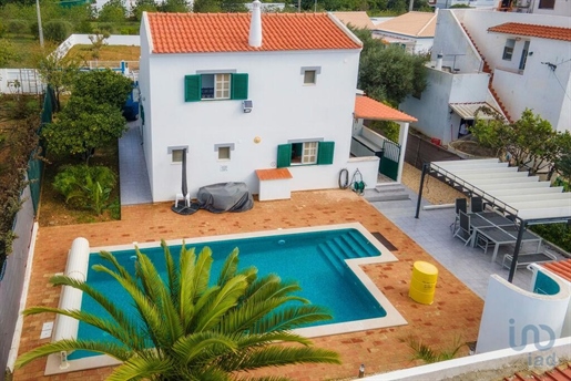 Home / Villa with 3 Rooms in Faro with 152,00 m²