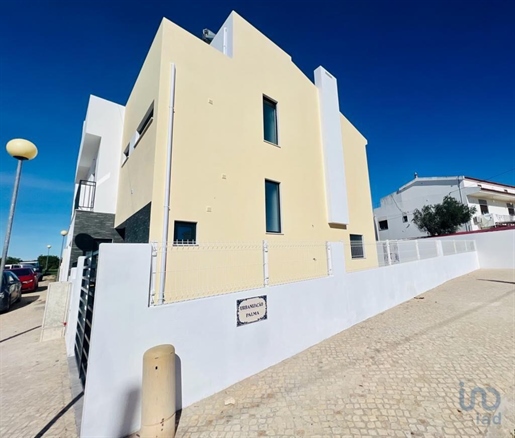 Dom z 3 pokojami w Faro o powierzchni 200,00 m²
