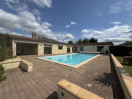 Montayral, Maison avec dépendance aménagée, piscine et jardin