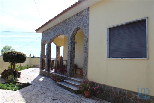 Home / Villa with 2 Rooms in Setúbal with 180,00 m²