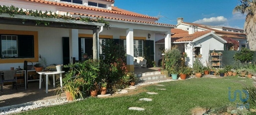 Home / Villa with 3 Rooms in Setúbal with 248,00 m²
