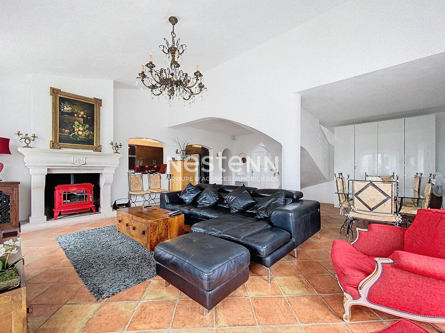 Super Cannes - Hus 153 m² - 4 Soveværelser - Grund: 1500 m² - Swimmingpool - Garage - Stille