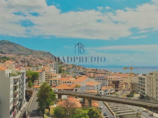 Apartamento de 3 Dormitorios - Funchal