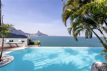 7 Suite Hotel Mansion with balconies and beautiful views for sale in Joá
