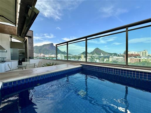 Cobertura luminosa de luxo com piscina à venda no Rio de Janeiro
