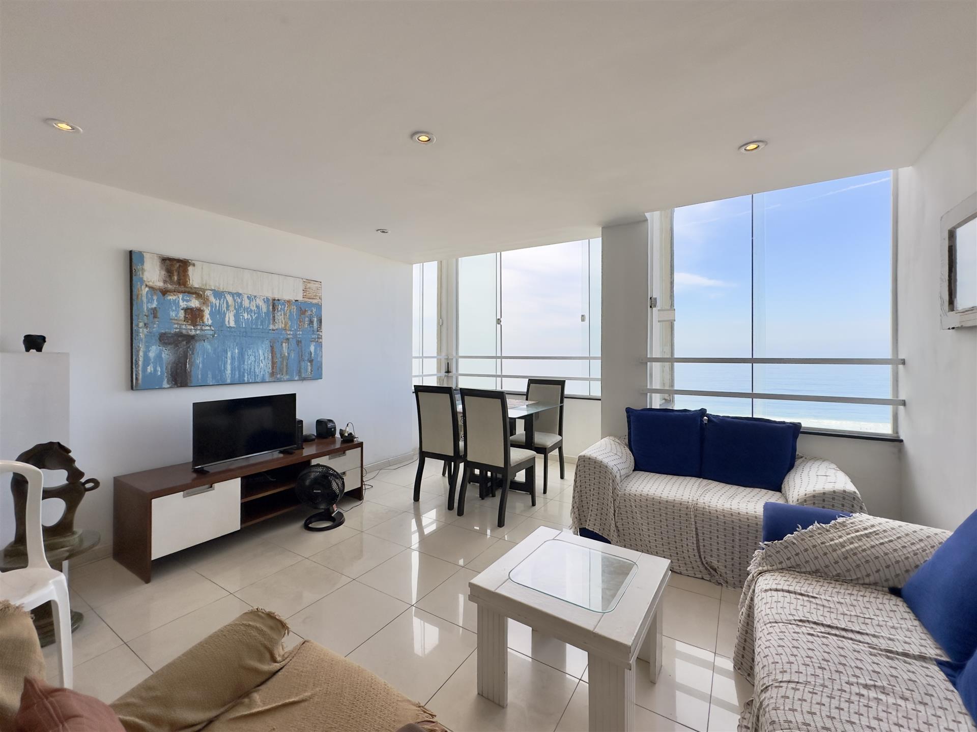 Sea-Front apartment on Av. Atlantica