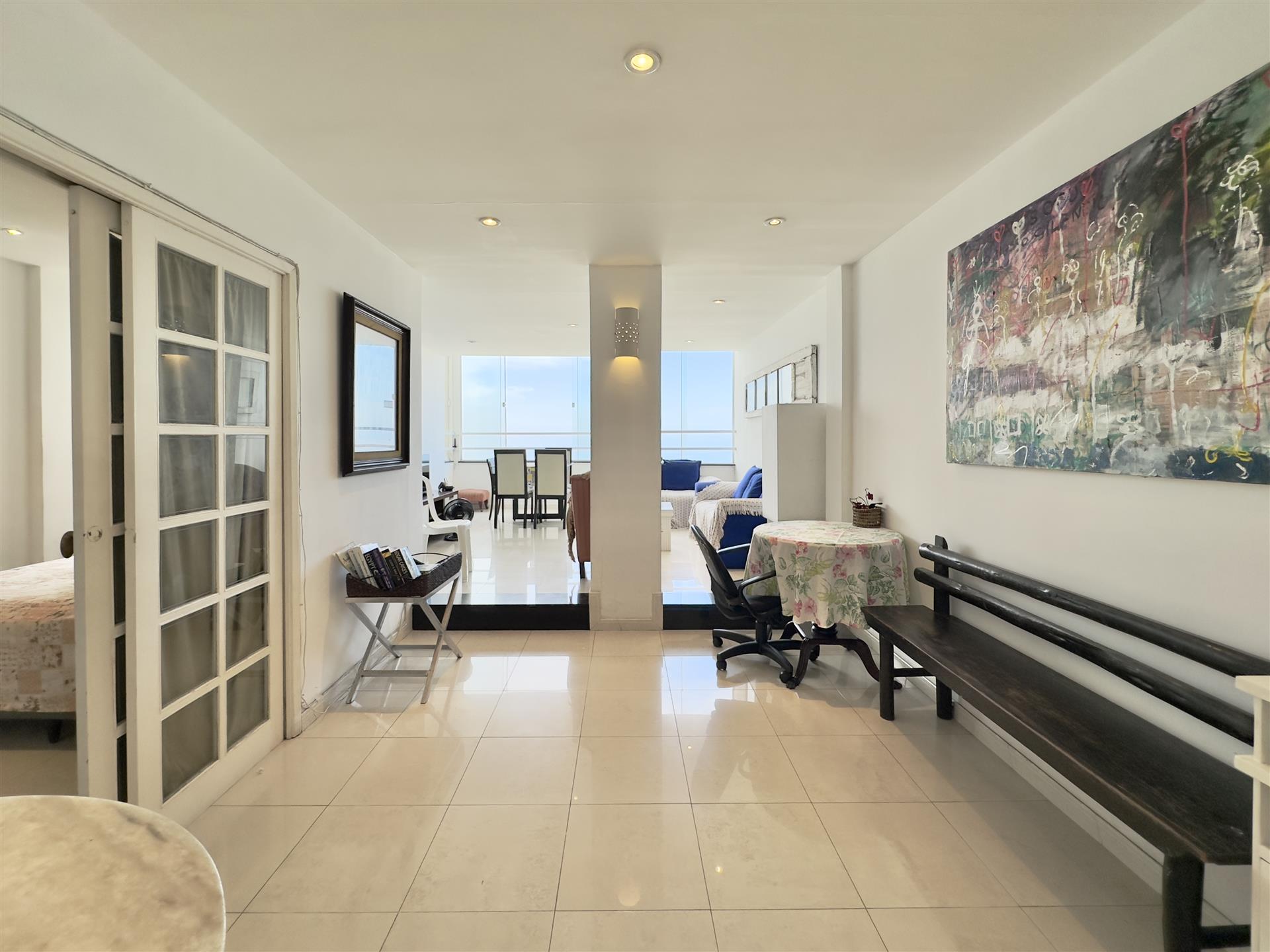 Sea-Front apartment on Av. Atlantica
