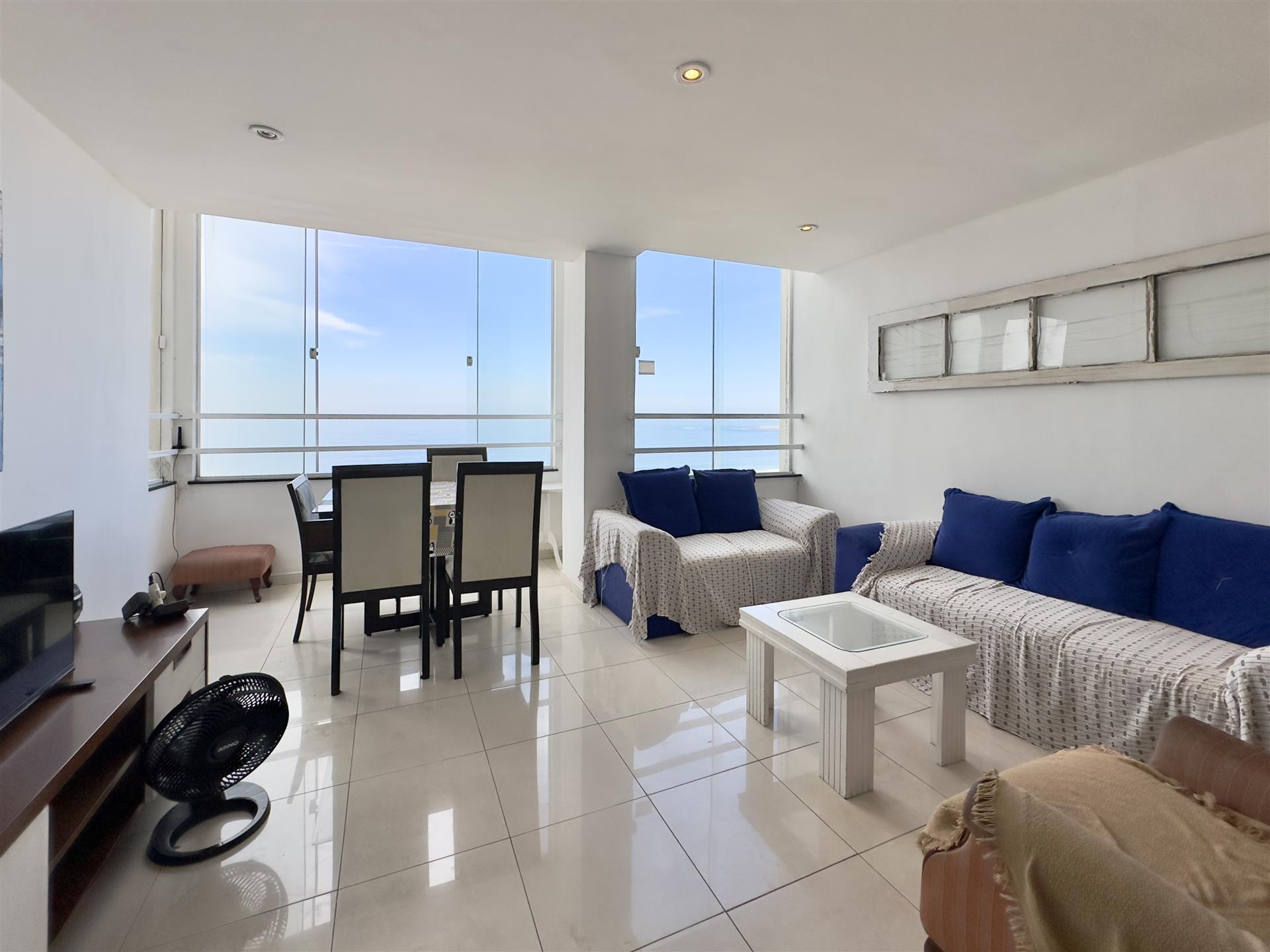 Sea-Front apartment on Av. Atlantica