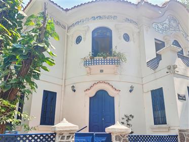 Charming luxury house with 4 suites for sale in Urca