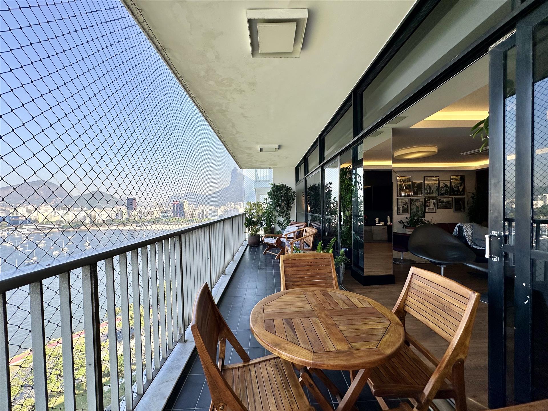 Grand appartement avec vue panoramique spectaculaire à vendre à Av. Rui Barbosa
