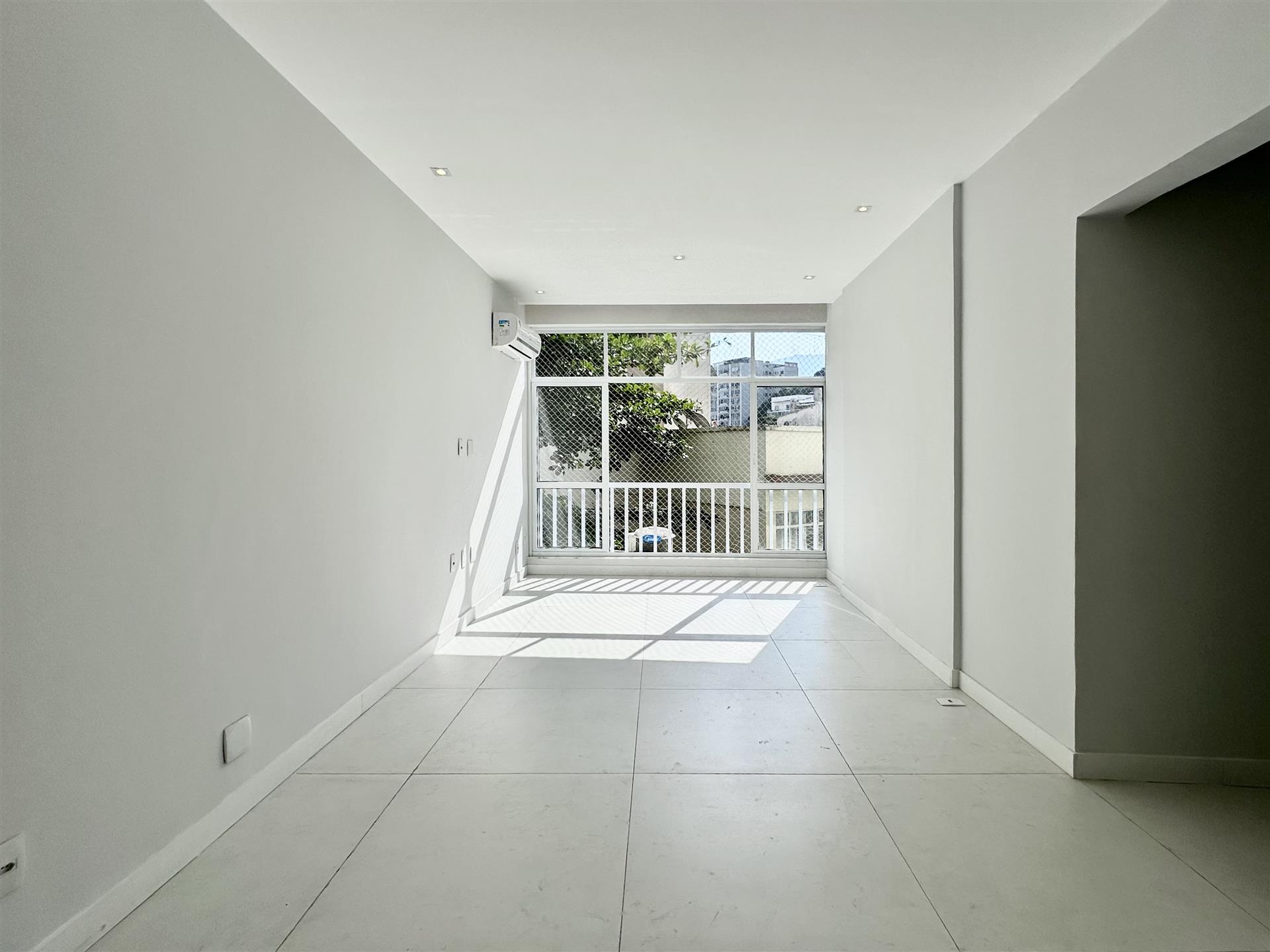 Renovated apartment move-in ready in Ipanema