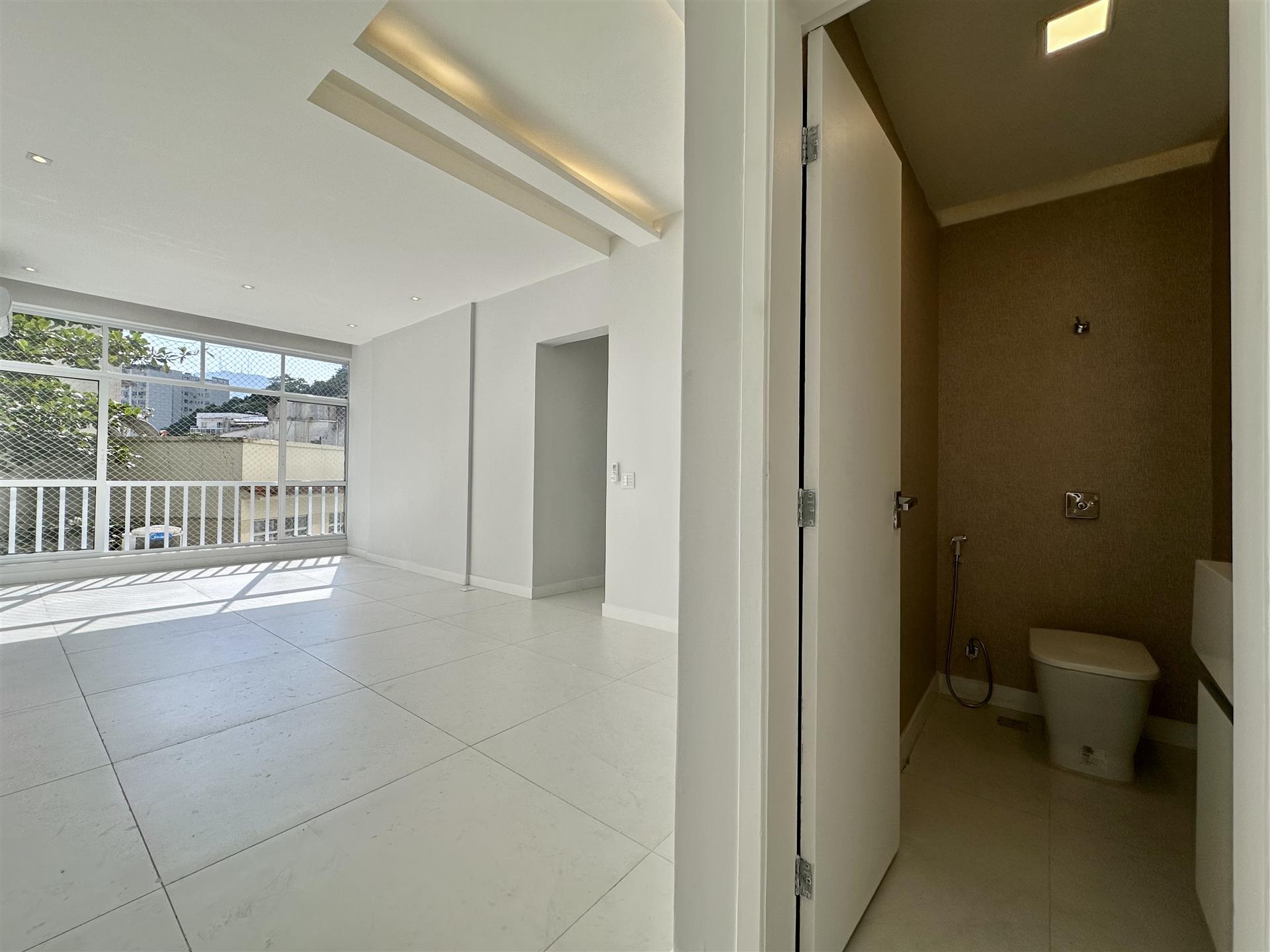 Renovated apartment move-in ready in Ipanema