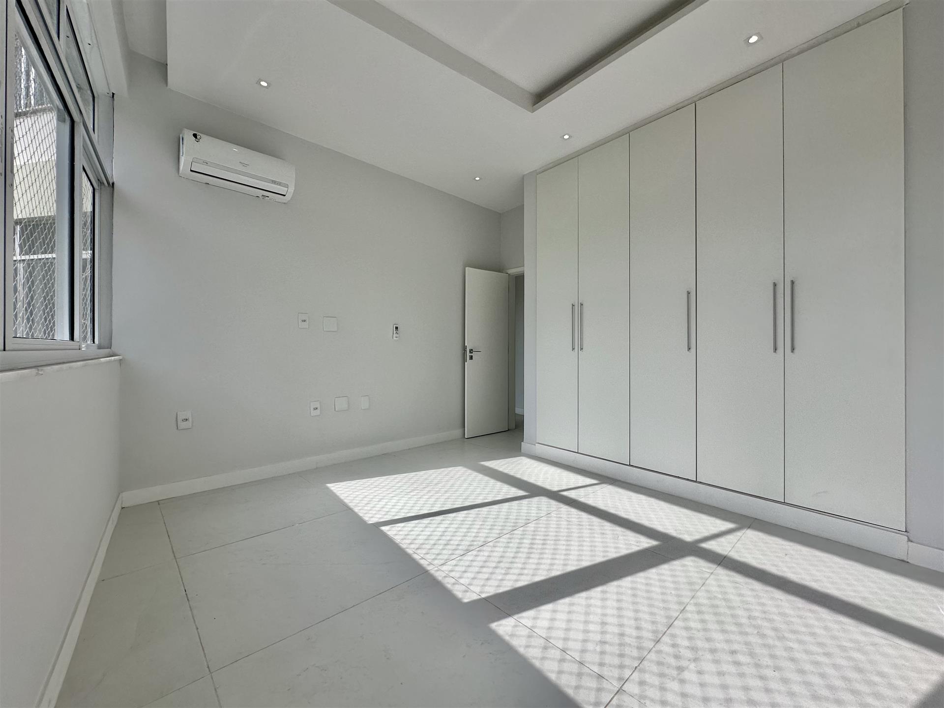 Renovated apartment move-in ready in Ipanema