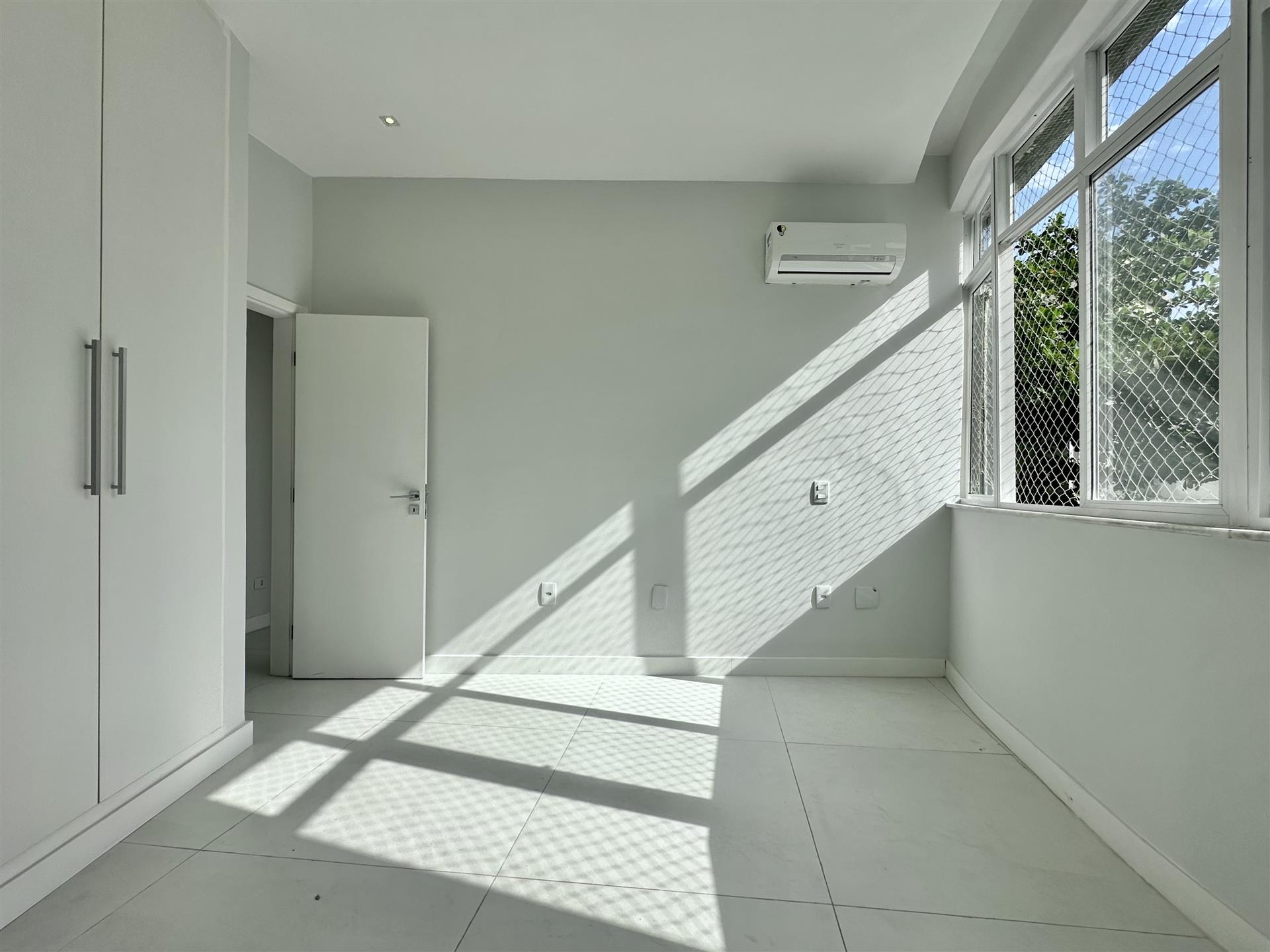 Renovated apartment move-in ready in Ipanema