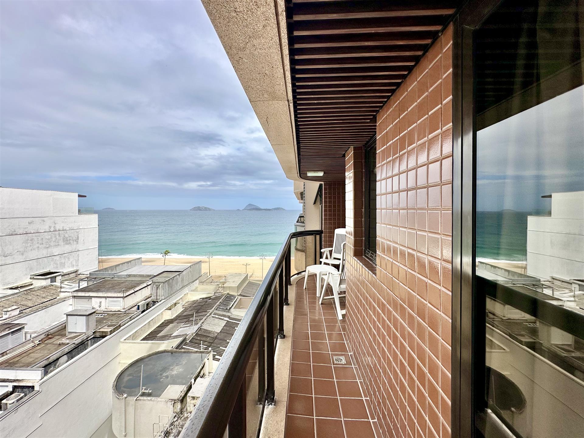 Apartment with sea view on Av. Vieira Souto, Ipanema
