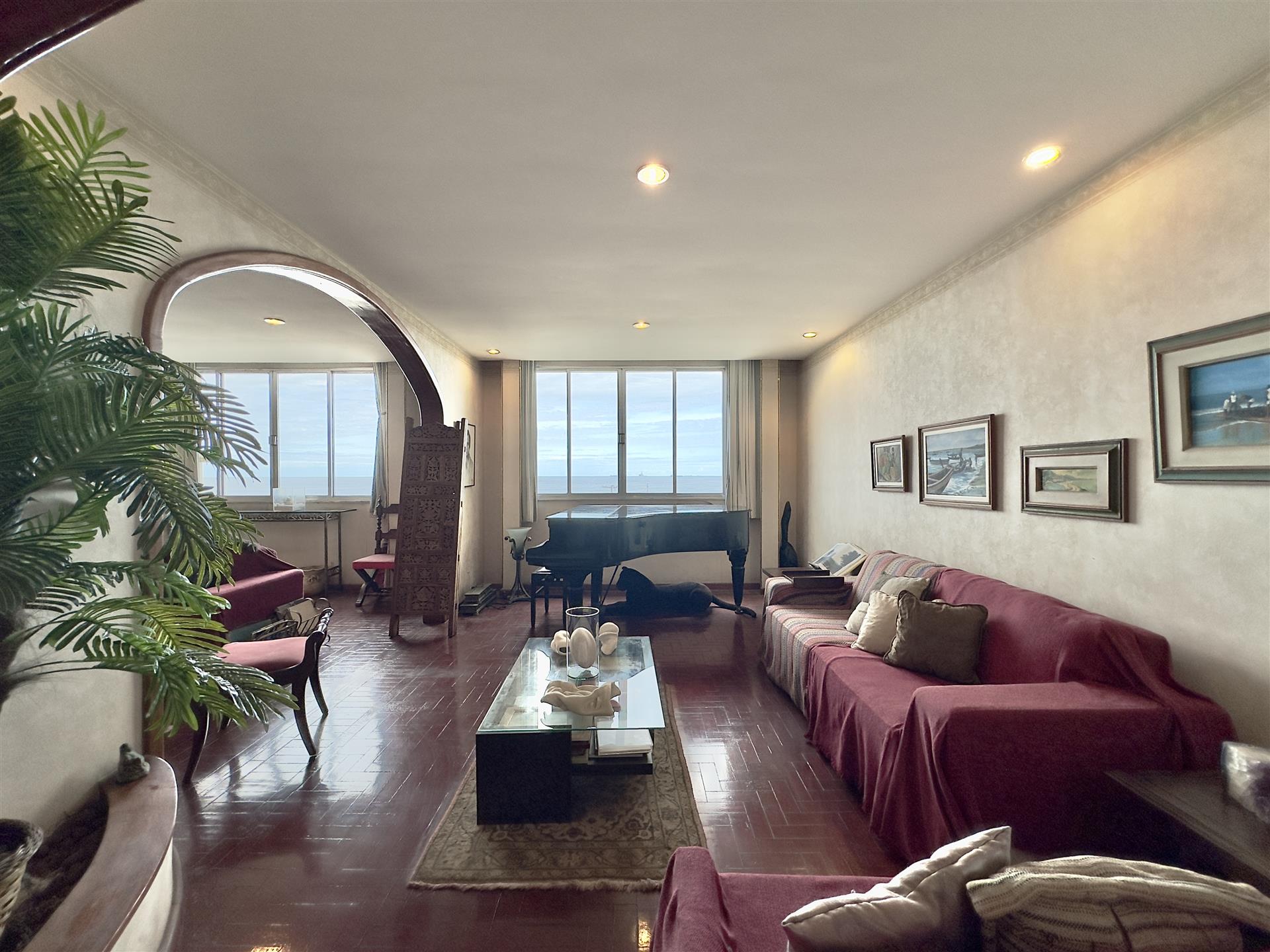 Seafront apartment with stunning views in Copacabana