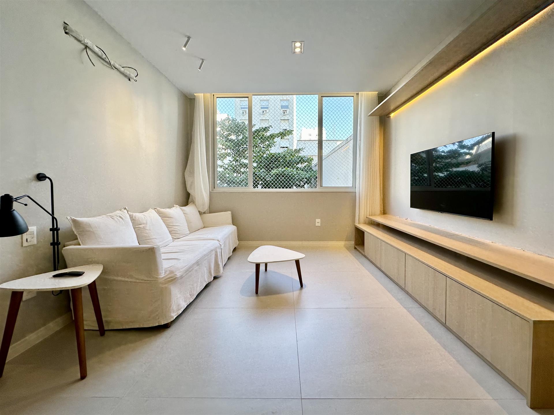 Completely renovated luxury apartment in Ipanema 