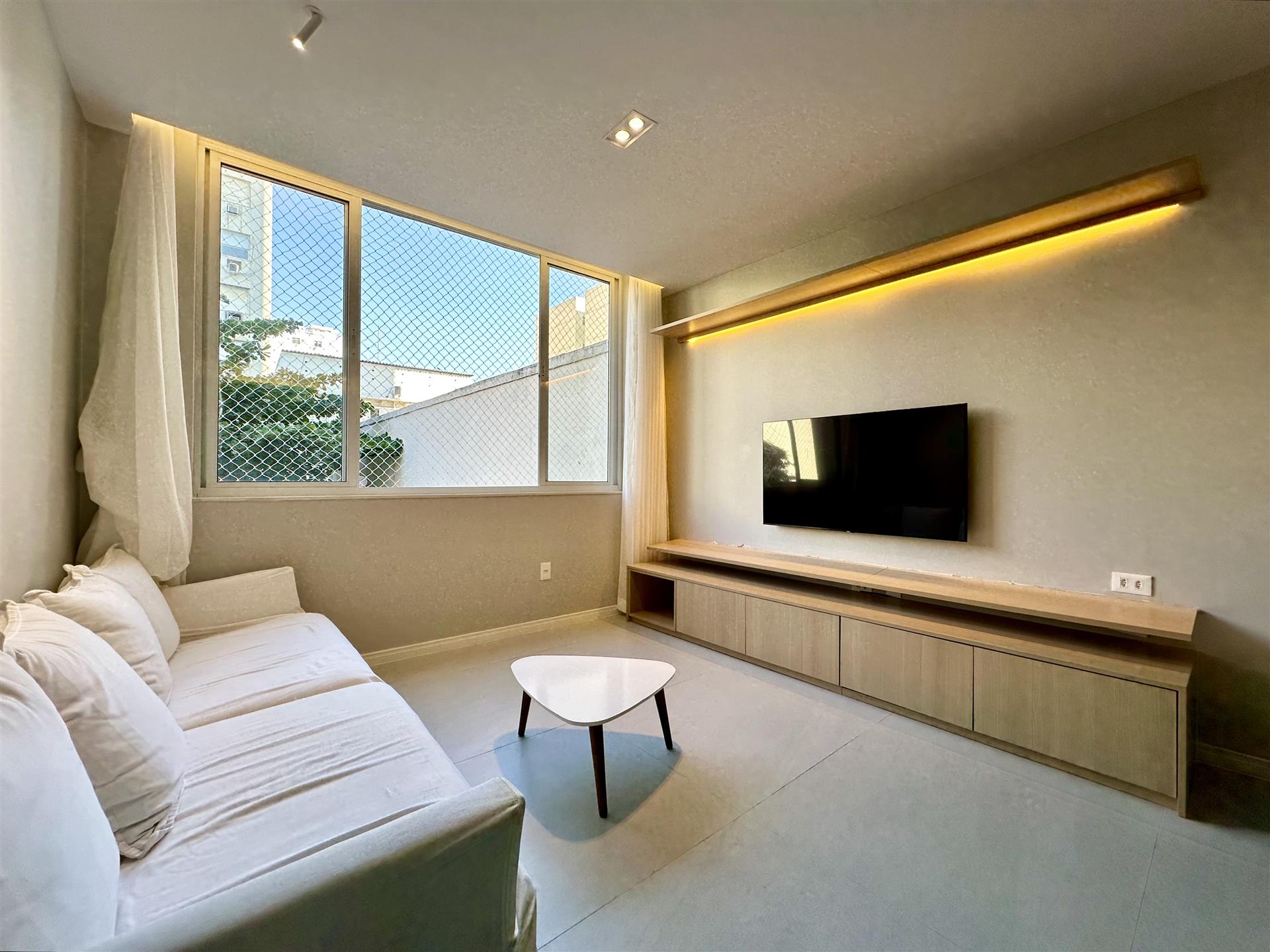 Completely renovated luxury apartment in Ipanema 