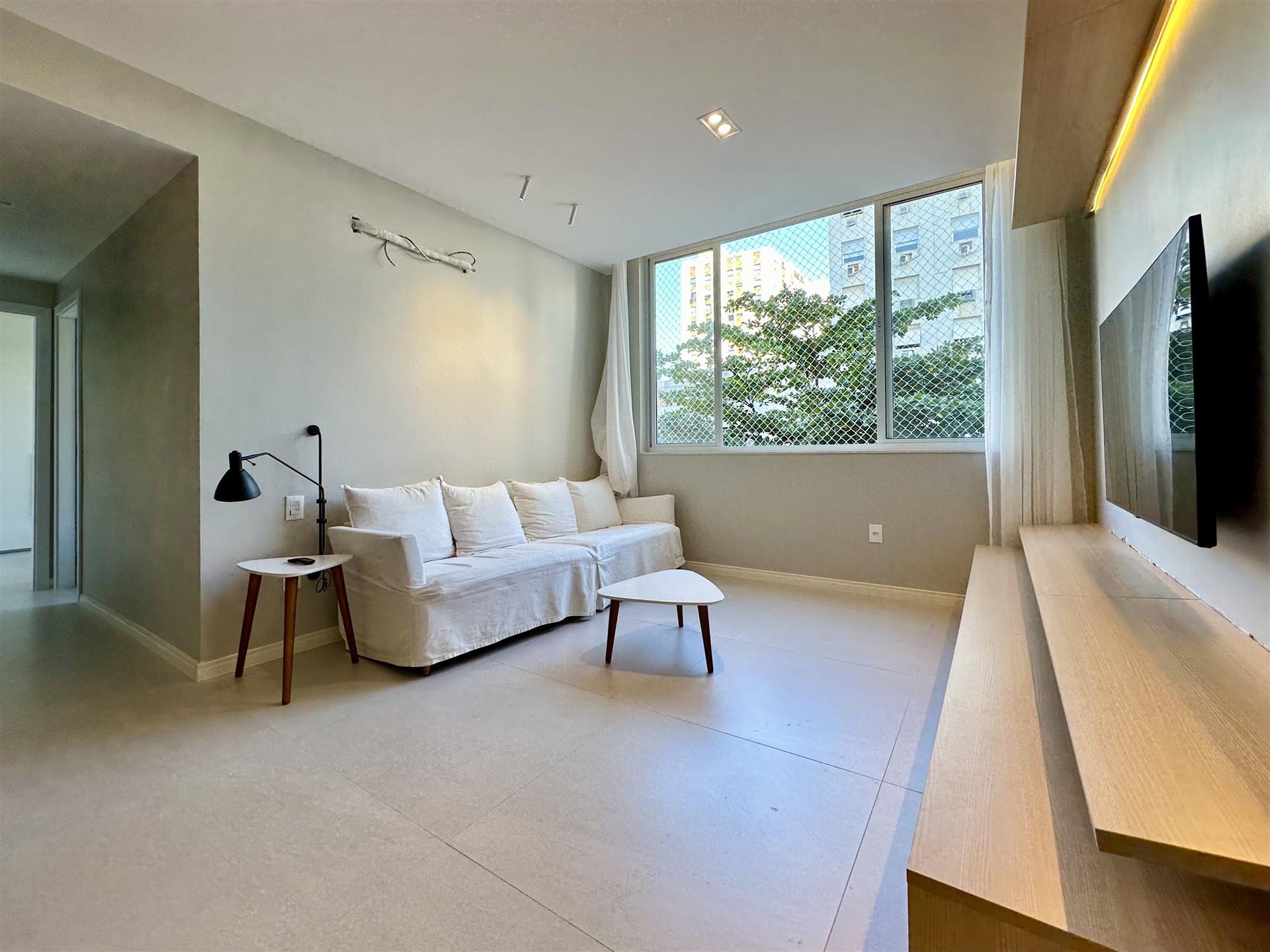 Completely renovated luxury apartment in Ipanema 