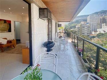 Renovated apartment for sale with balcony in Ipanema, Rio de Janeiro