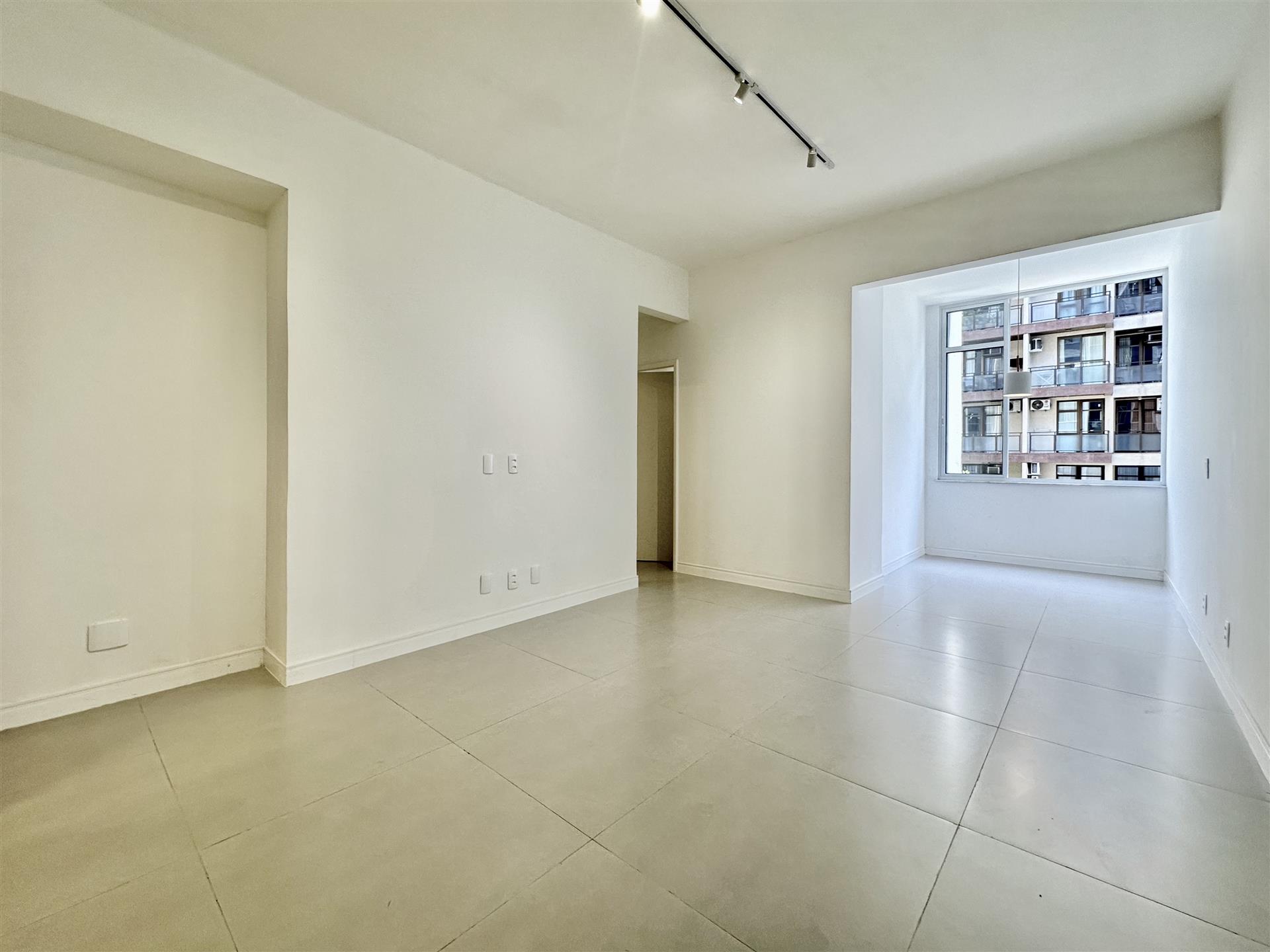 We present this 68 m² apartment, ideally located and with excellent morning sunlight, providing alwa
