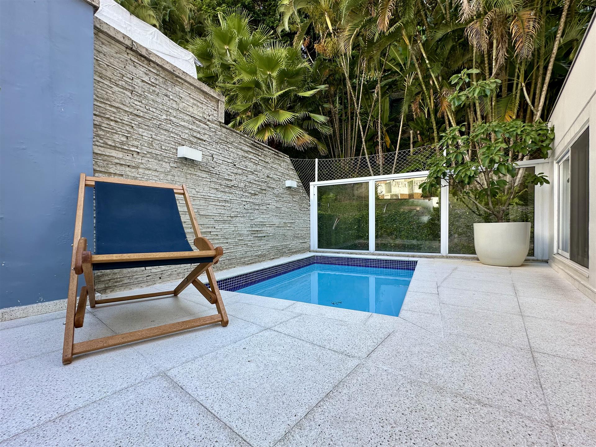 Renovated duplex penthouse for sale in Alto Leblon