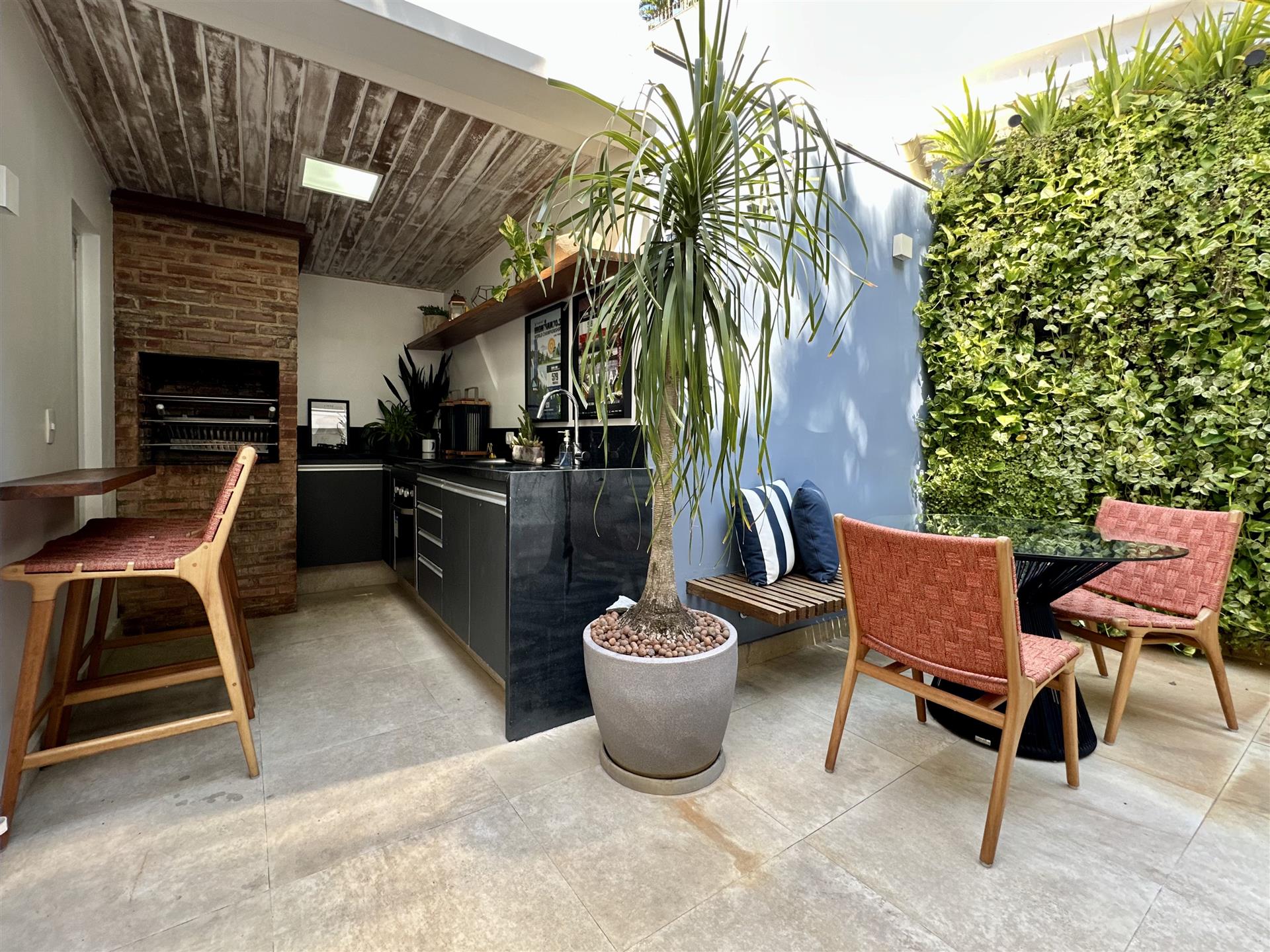 Renovated duplex penthouse for sale in Alto Leblon