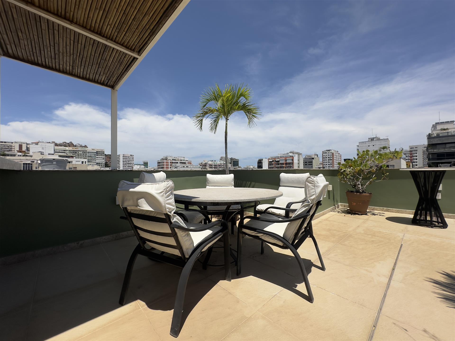 Incredible Triplex Penthouse with Terrace for Sale in Ipanema