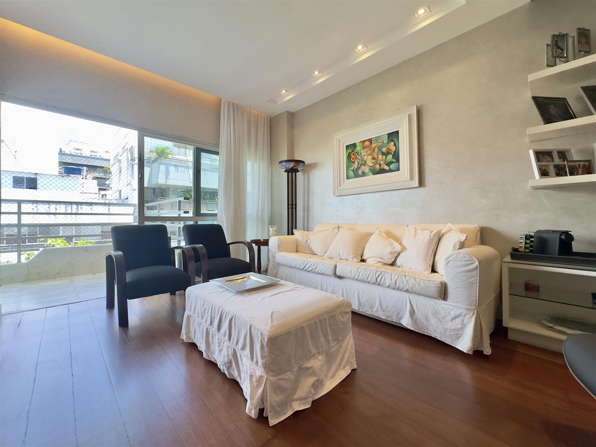 Incredible Triplex Penthouse with Terrace for Sale in Ipanema