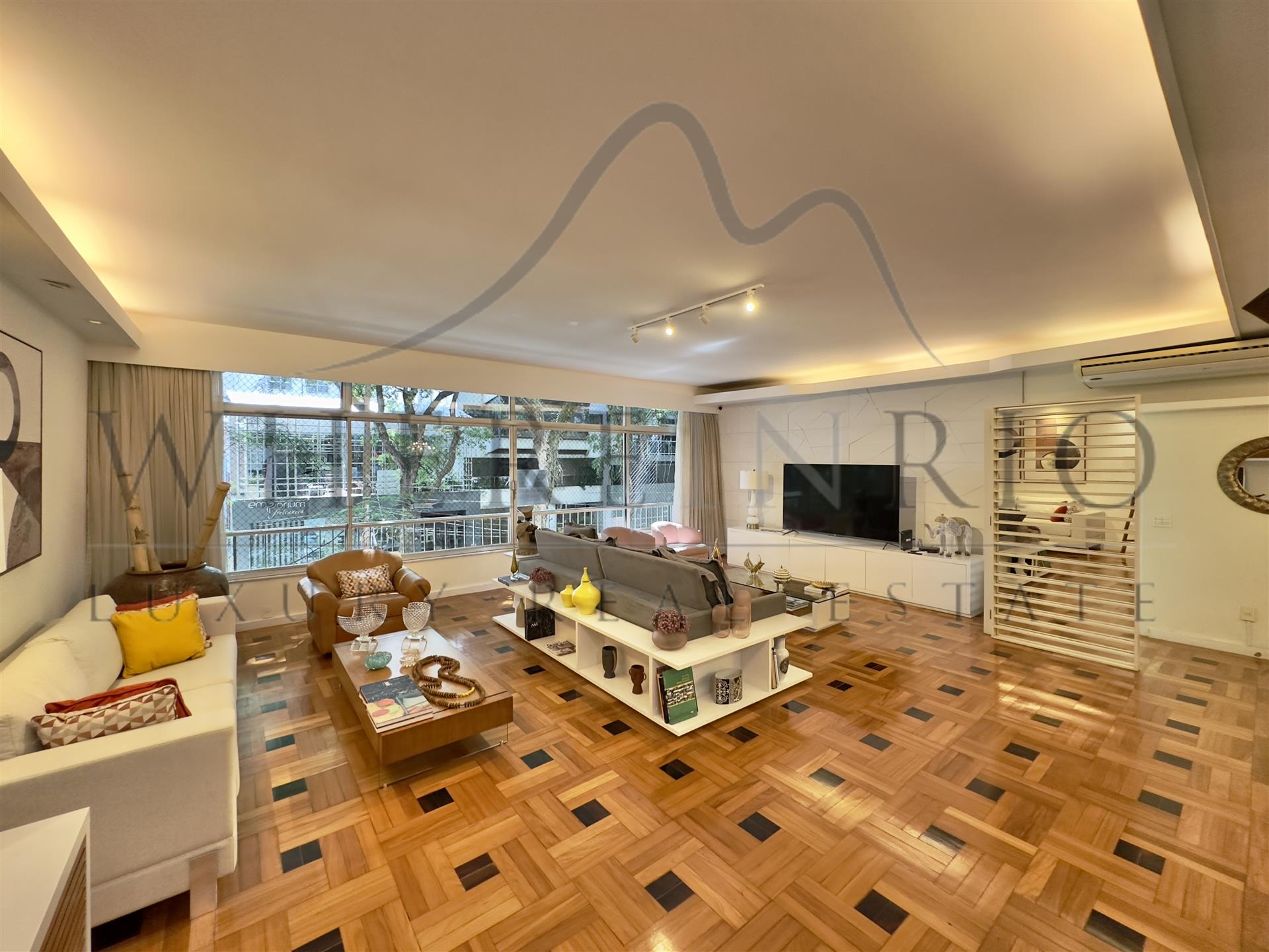 Luxurious Garden Apartment in Ipanema with Outdoor Area