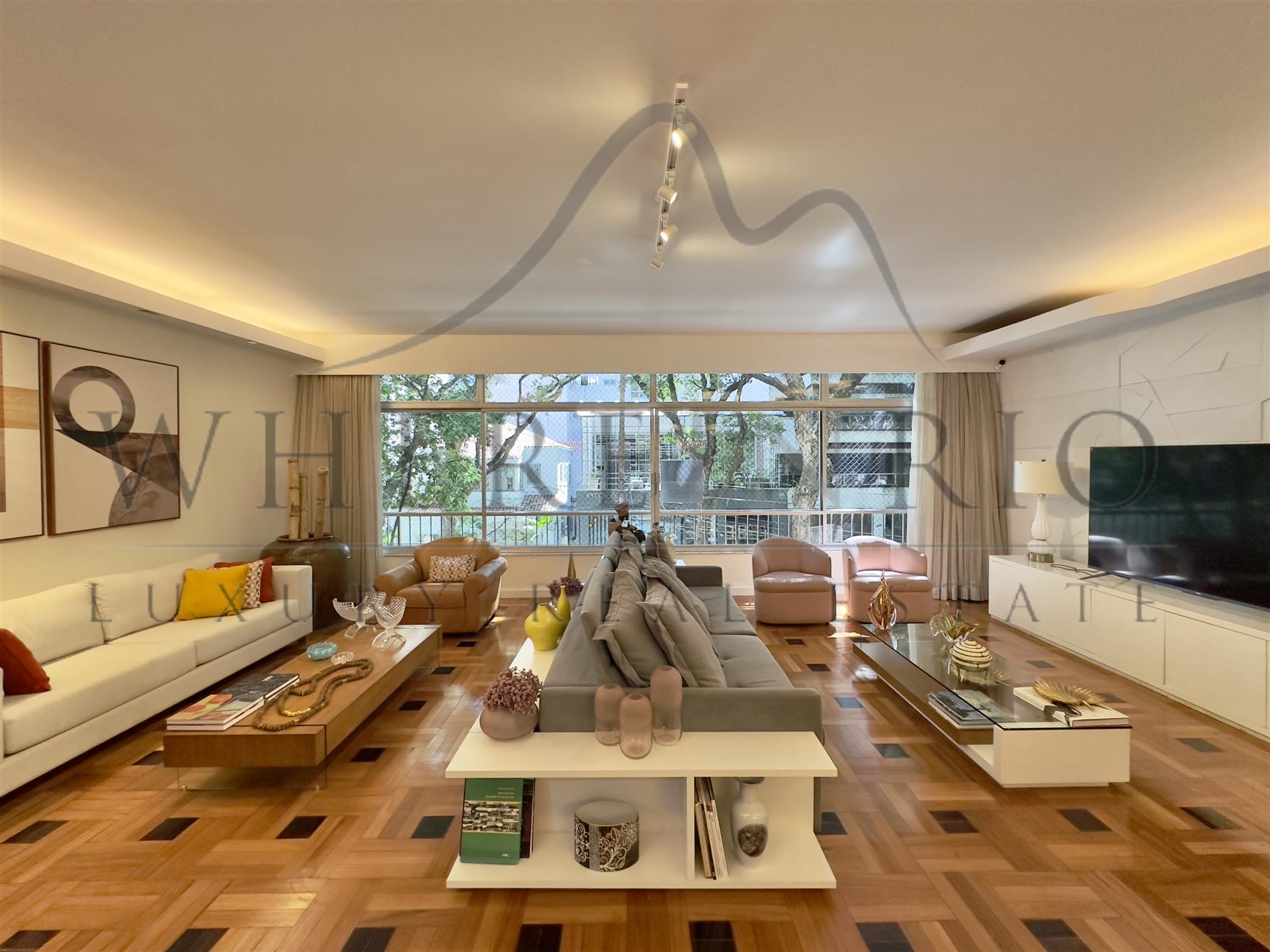Luxurious Garden Apartment in Ipanema with Outdoor Area