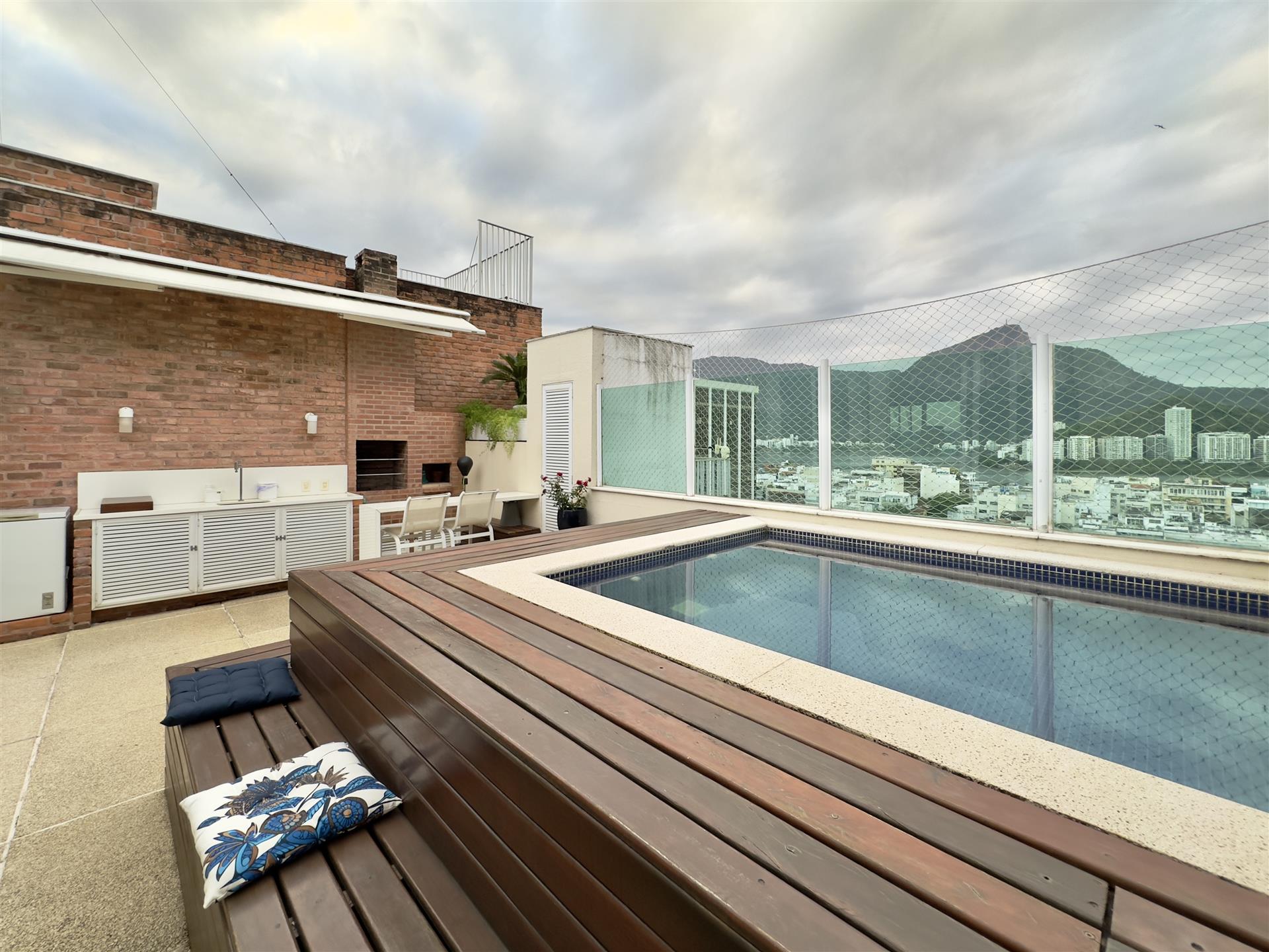Duplex penthouse with panoramic view in Ipanema