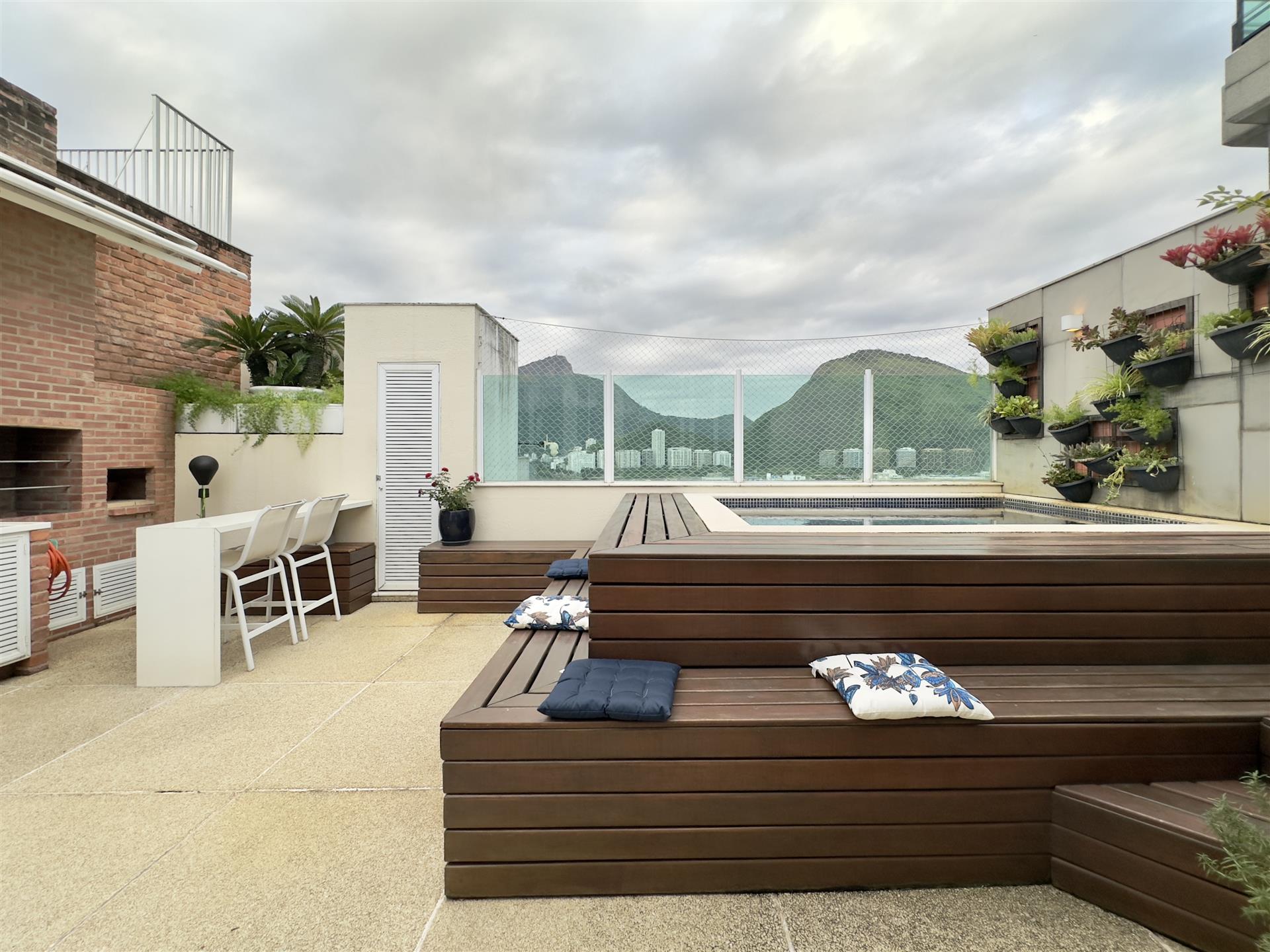 Duplex penthouse with panoramic view in Ipanema