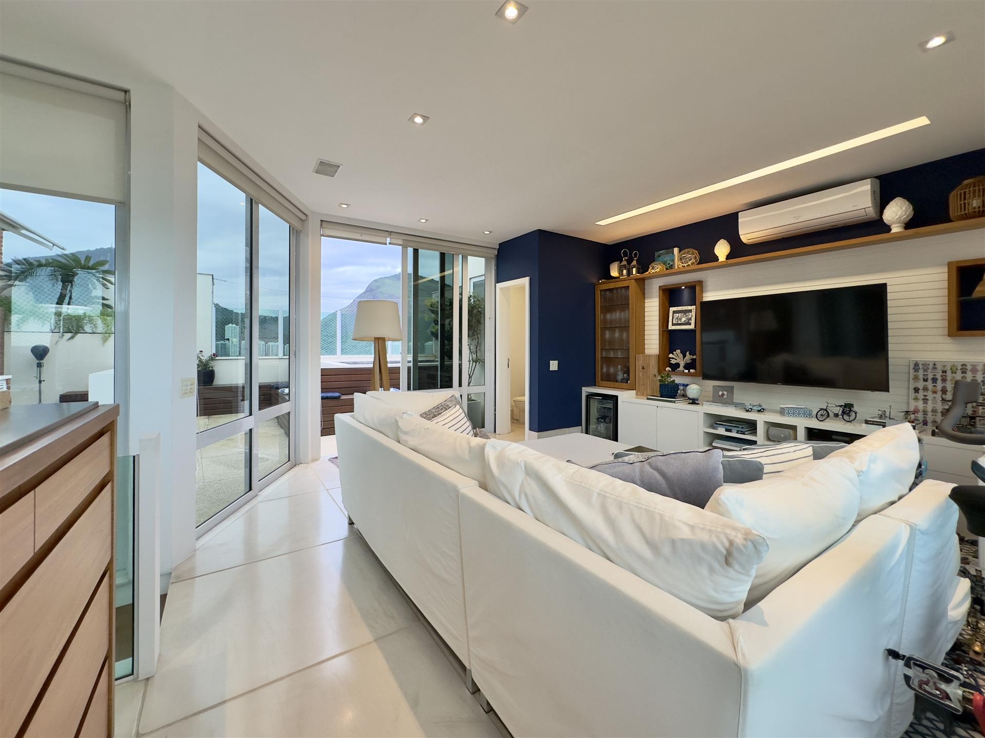 Duplex penthouse with panoramic view in Ipanema