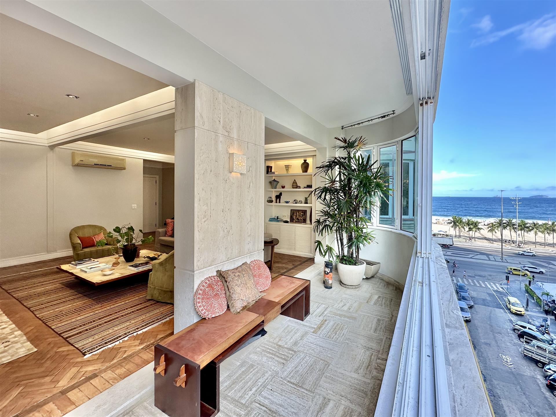 Apartment with view of the Copacabana Beach 