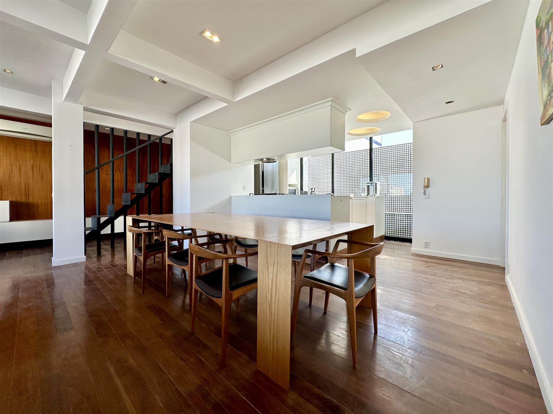 Beautiful renovated penthouse for sale in Ipanema