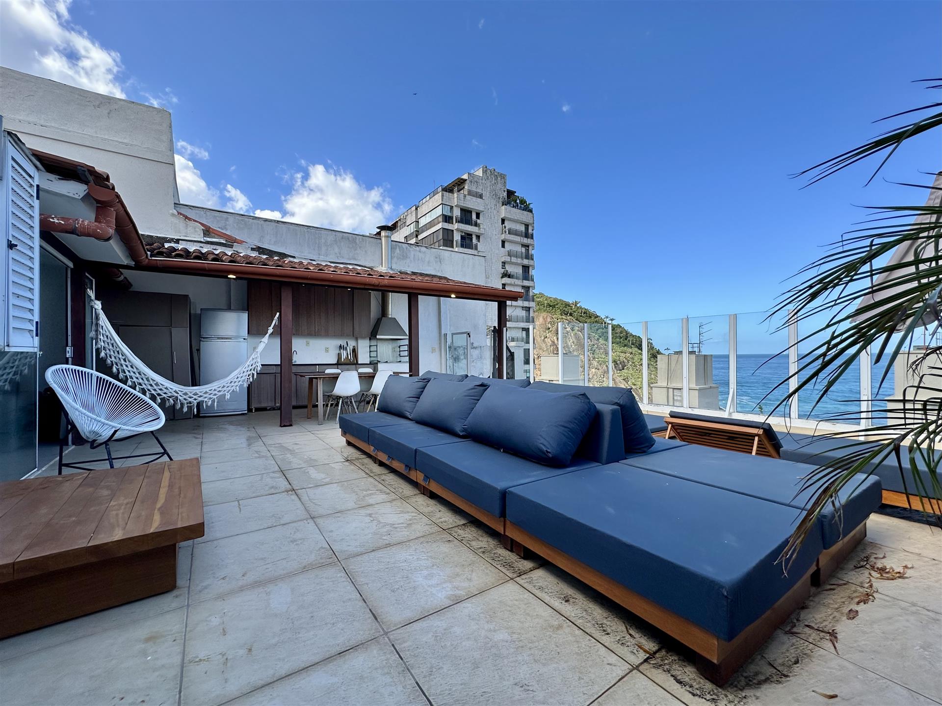 Duplex penthouse for sale in Leme with sea view