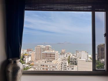 Flat with ocean view in Leblon for sale
