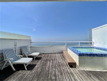 Duplex penthouse with 3 suites and sea view for sale in Copacabana