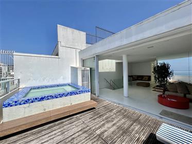 Duplex penthouse with 3 suites and sea view for sale in Copacabana