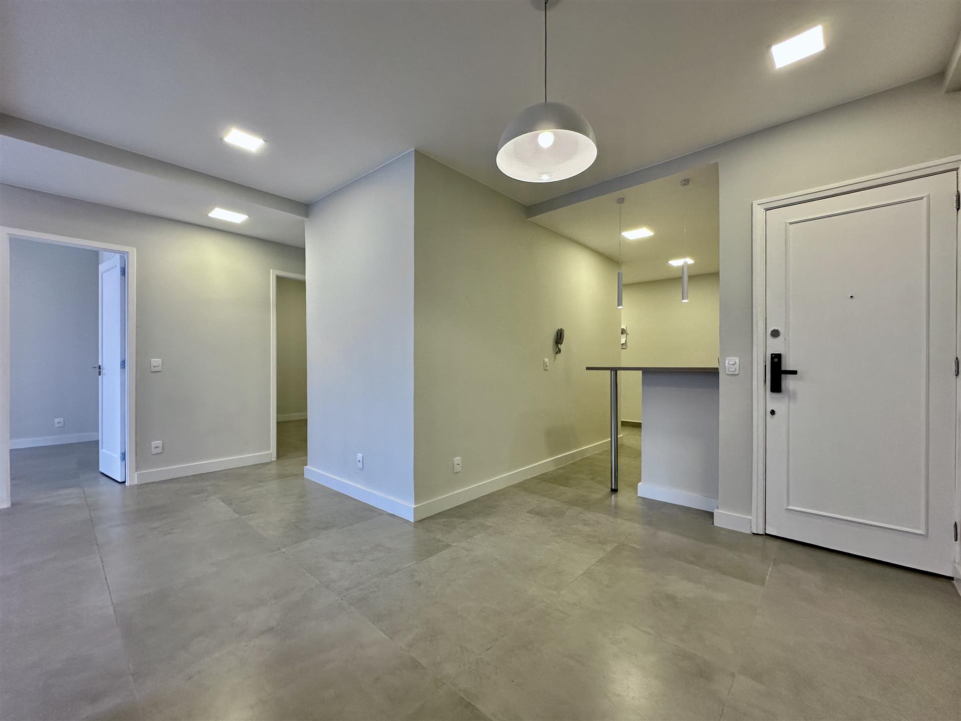 Renovated apartment in Ipanema with 3 bedrooms and parking space