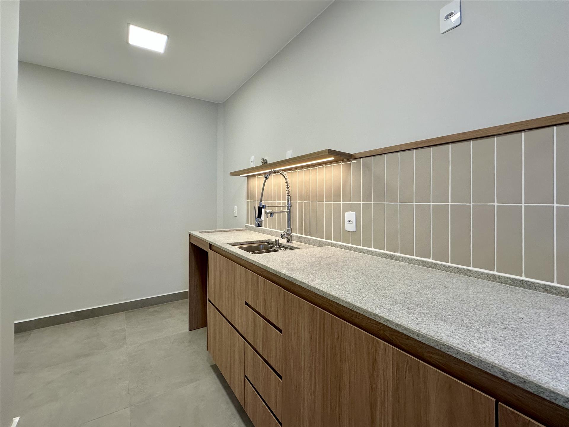 Renovated apartment in Ipanema with 3 bedrooms and parking space
