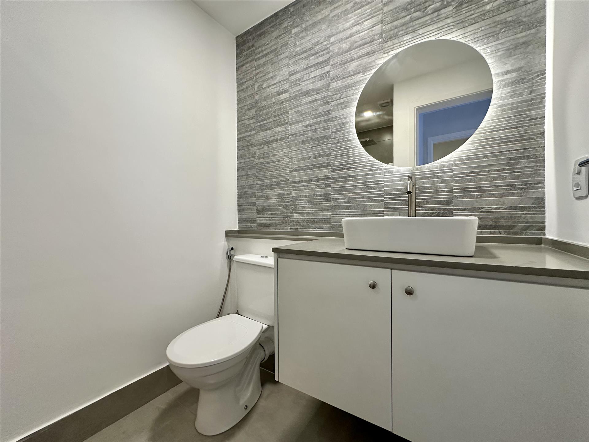 Renovated apartment in Ipanema with 3 bedrooms and parking space
