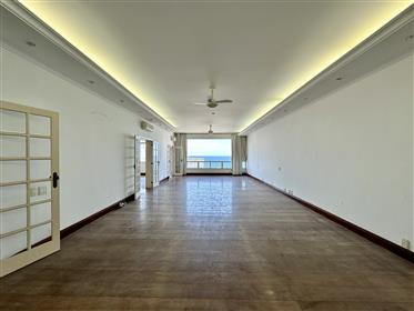 Linear penthouse to renovate with a view in Copacabana for sale