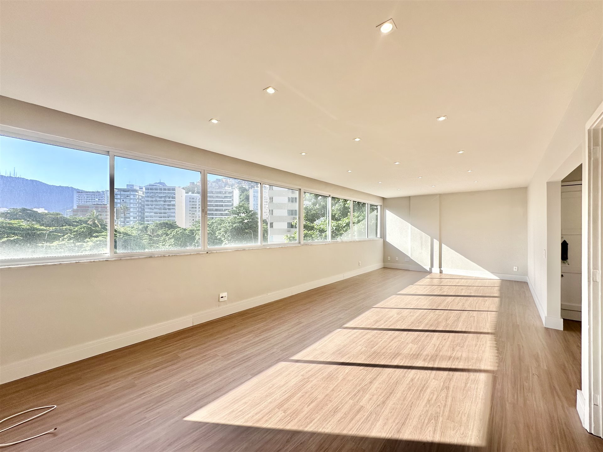 Apartamento amplio y renovado en Ipanema