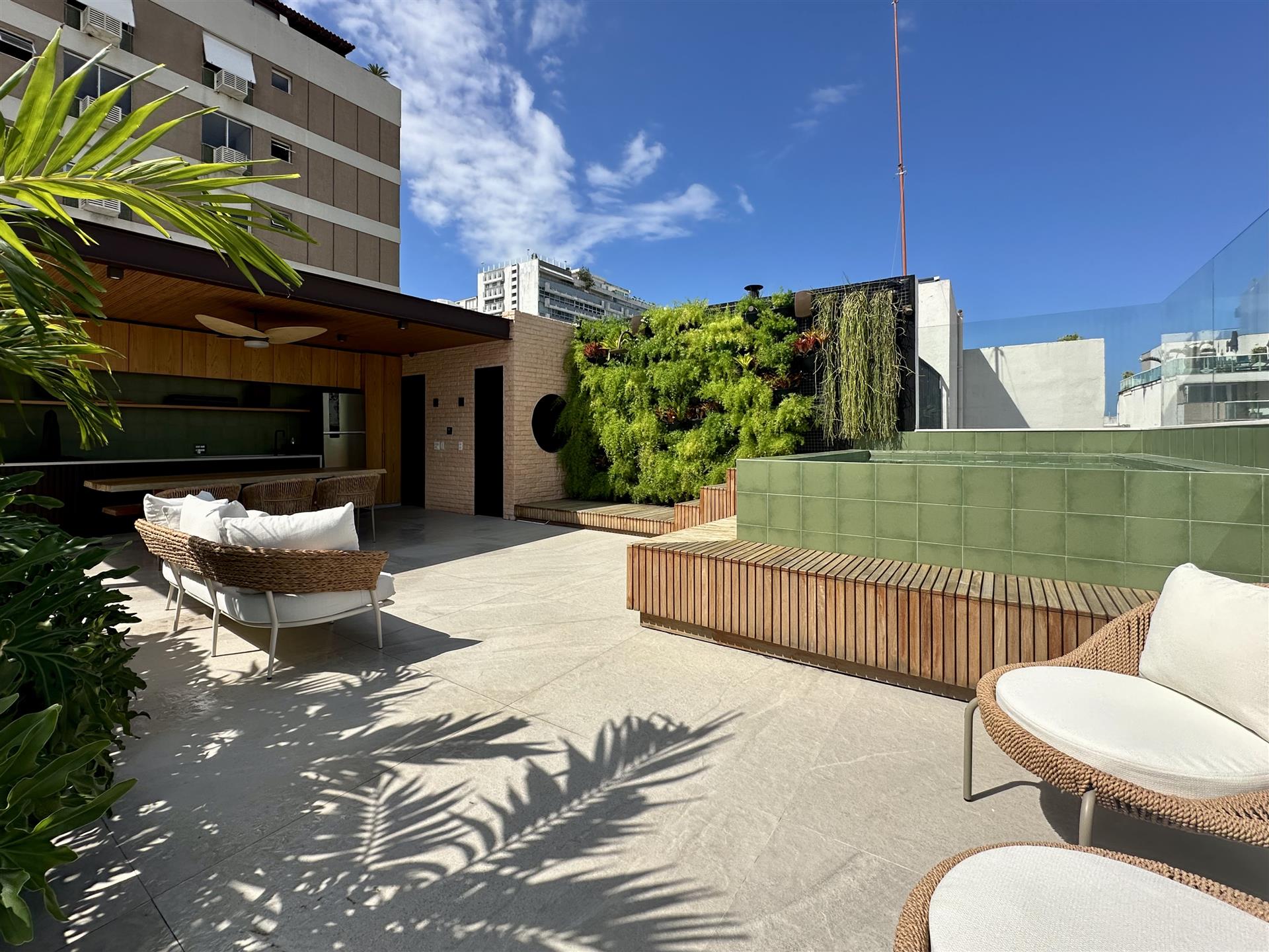 Refurbished Triplex Penthouse Steps from Leblon Beach